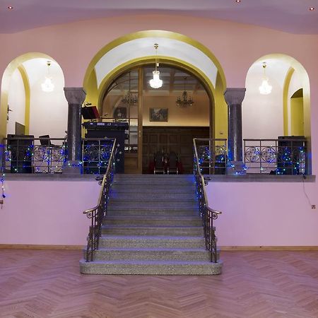 Villa Bergera Dzierżoniów エクステリア 写真