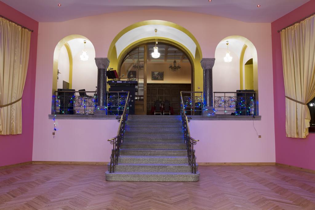 Villa Bergera Dzierżoniów エクステリア 写真