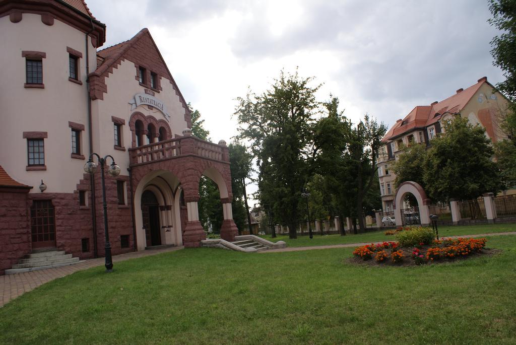 Villa Bergera Dzierżoniów エクステリア 写真