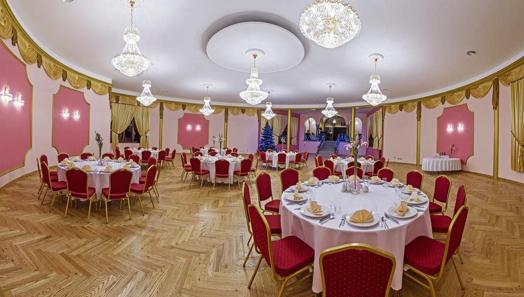Villa Bergera Dzierżoniów エクステリア 写真
